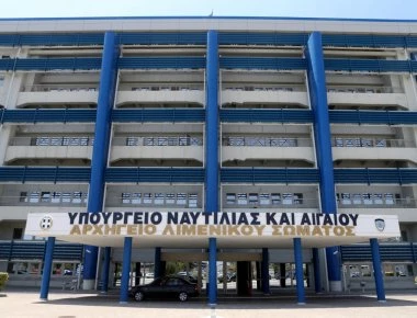 Υπ. Ναυτιλίας: Ποιους επηρεάζει η επιβολή ΦΠΑ σε υπηρεσίες πλοίων